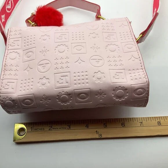 FAO Schwarz girl Glamour Go Designer Purse Embossed Logo print & bag charm - Picture 8 of 16